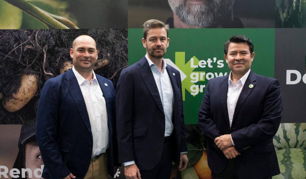 De izquierda a derecha, Florencio Romaguera, director de Rovensa Next Iberia, Javier Calleja, CEO del Grupo Rovensa y José Alfredo García, COO de Rovensa NextLow